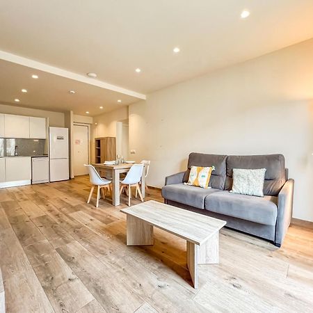 Besalu 21 New stylish apt on Plaça Llibertat Extérieur photo