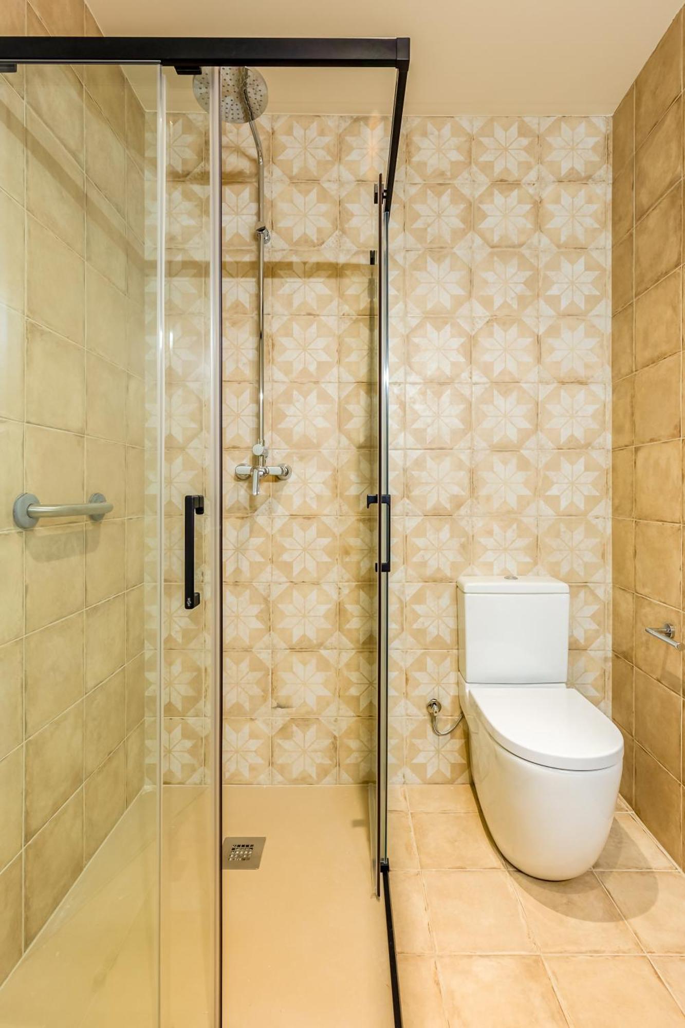 Besalu 21 New stylish apt on Plaça Llibertat Extérieur photo