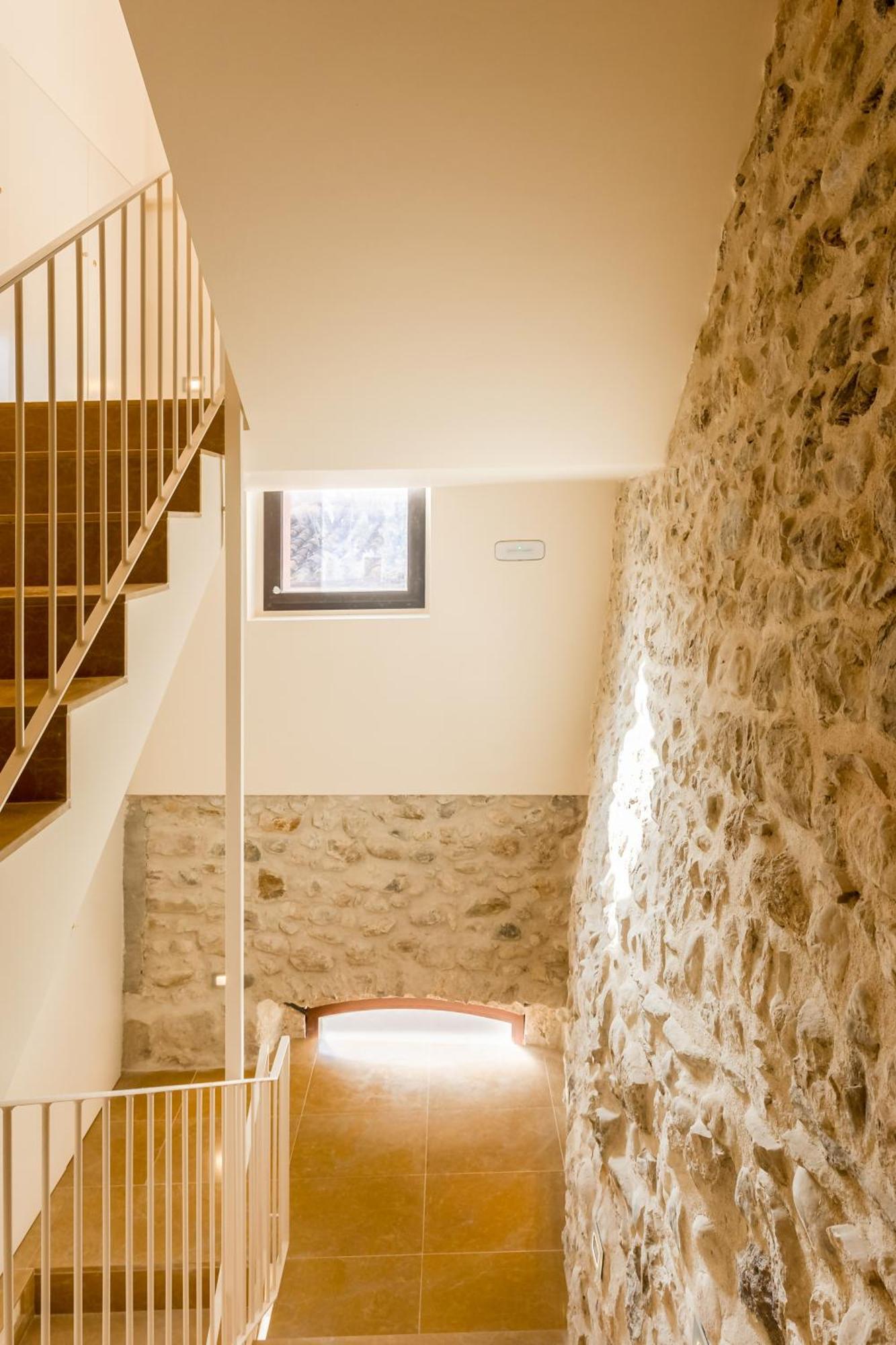 Besalu 21 New stylish apt on Plaça Llibertat Extérieur photo