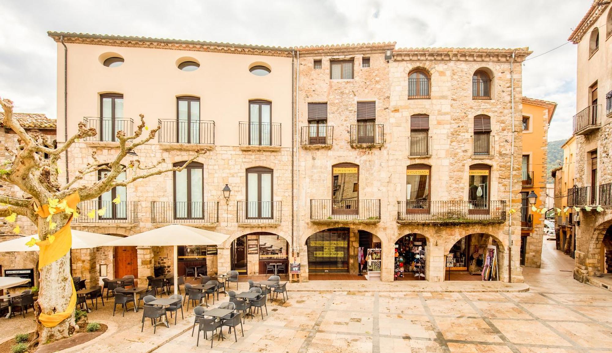 Besalu 21 New stylish apt on Plaça Llibertat Extérieur photo