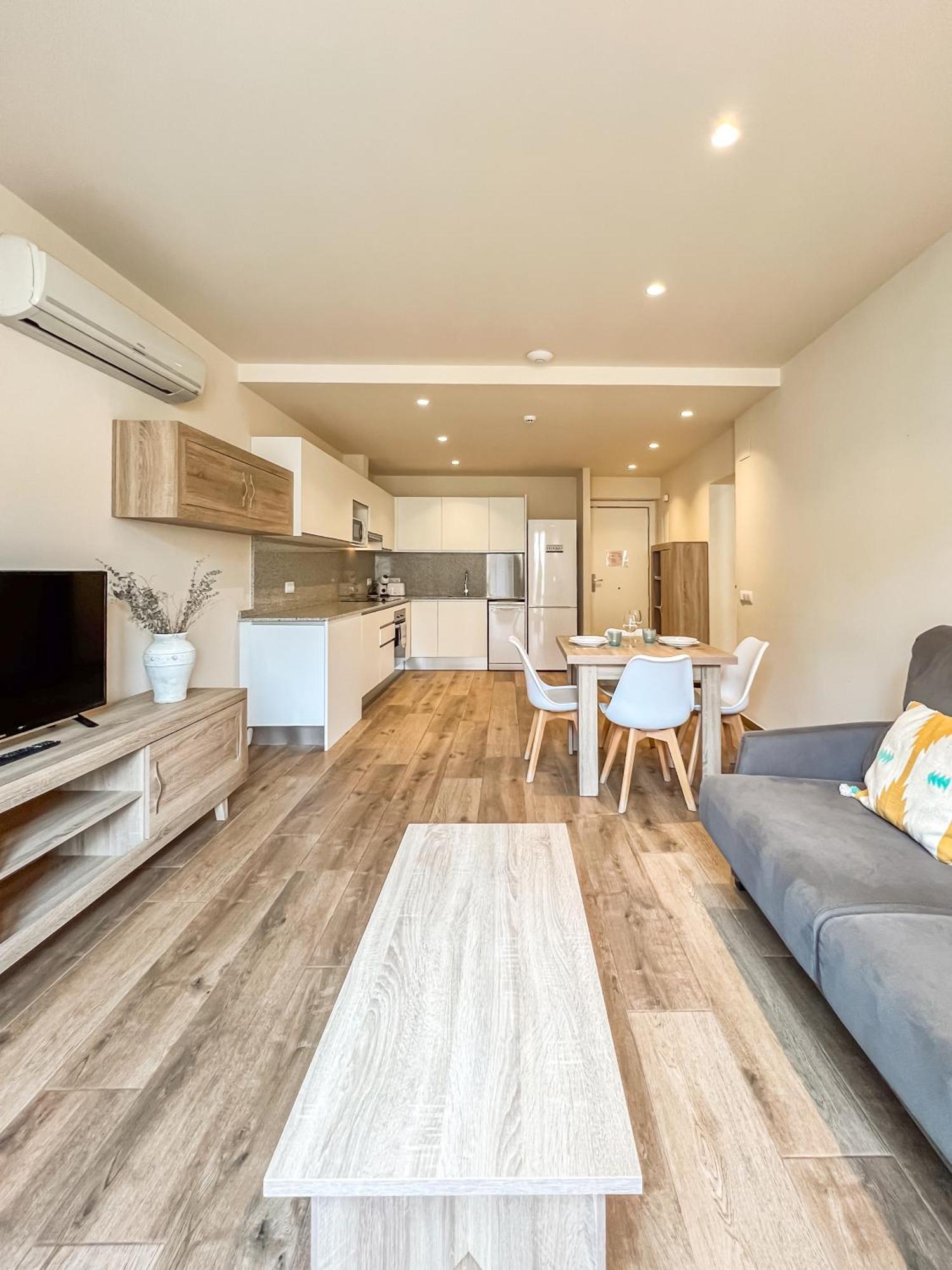 Besalu 21 New stylish apt on Plaça Llibertat Extérieur photo