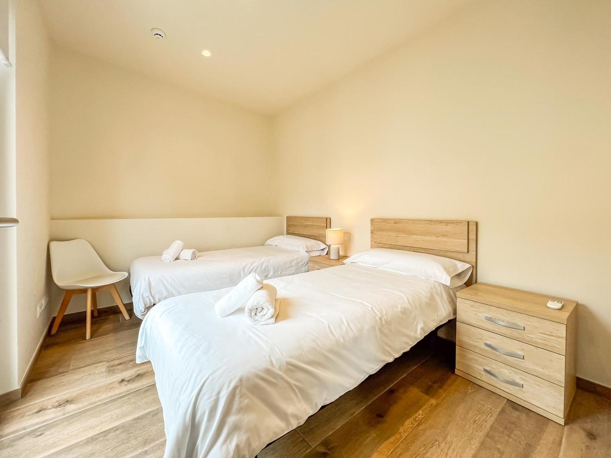 Besalu 21 New stylish apt on Plaça Llibertat Extérieur photo