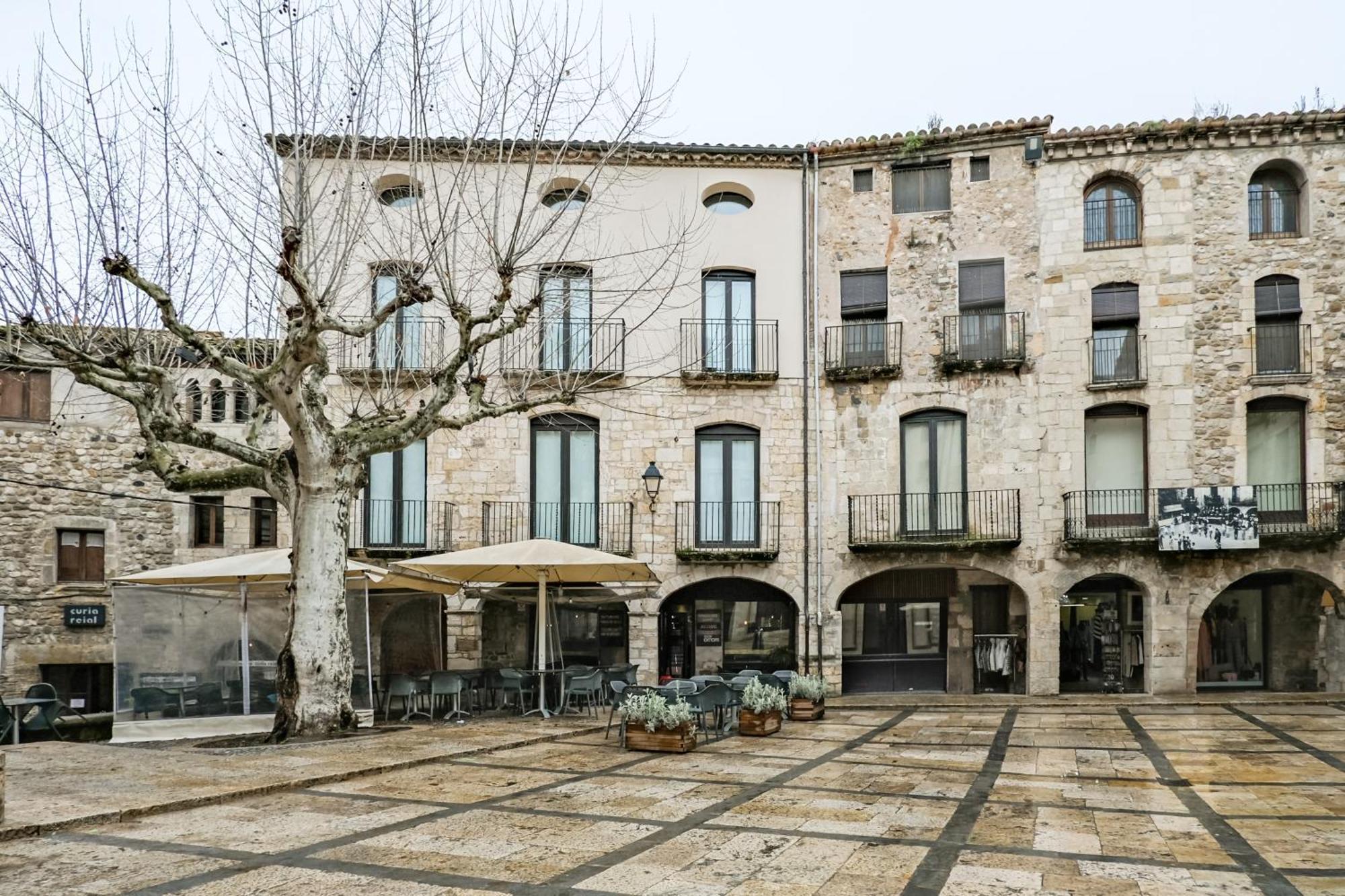Besalu 21 New stylish apt on Plaça Llibertat Extérieur photo