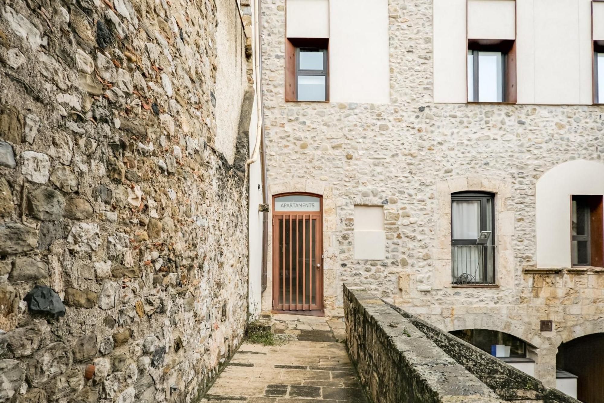 Besalu 21 New stylish apt on Plaça Llibertat Extérieur photo