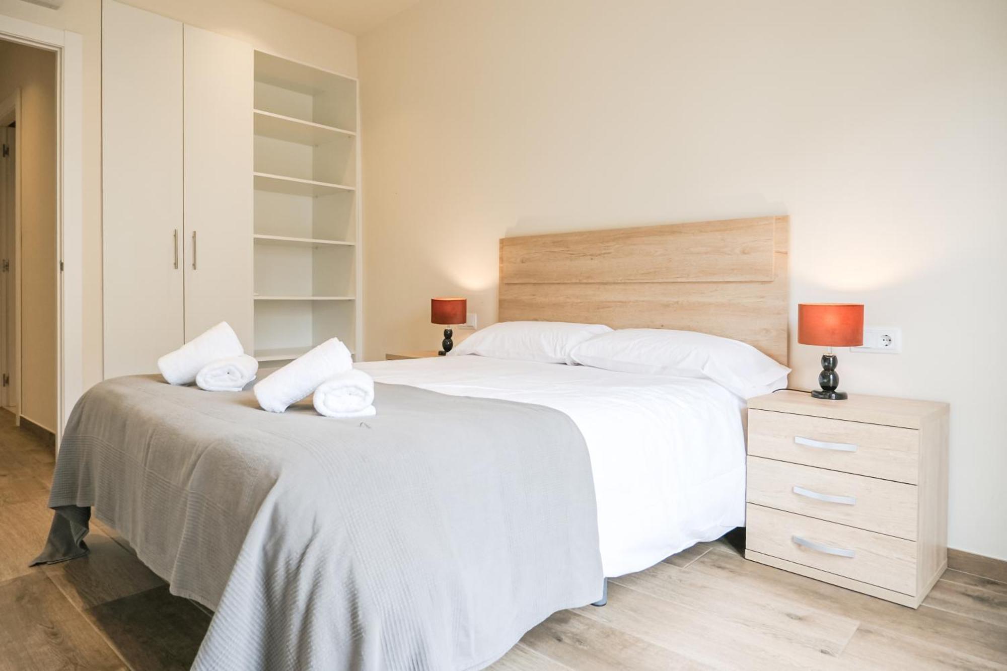 Besalu 21 New stylish apt on Plaça Llibertat Extérieur photo