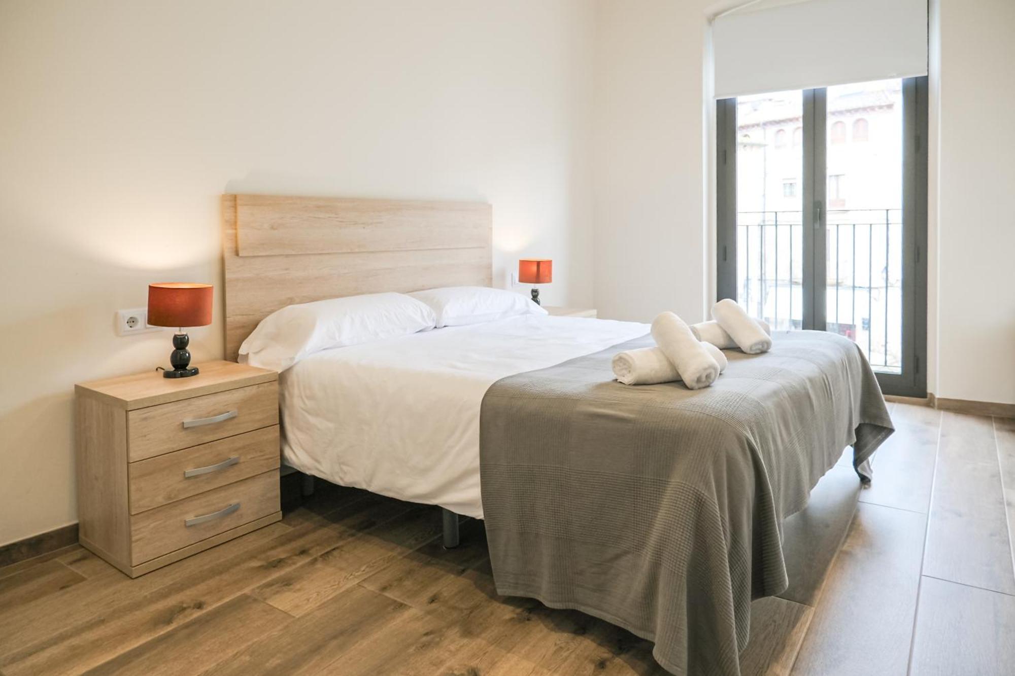 Besalu 21 New stylish apt on Plaça Llibertat Extérieur photo
