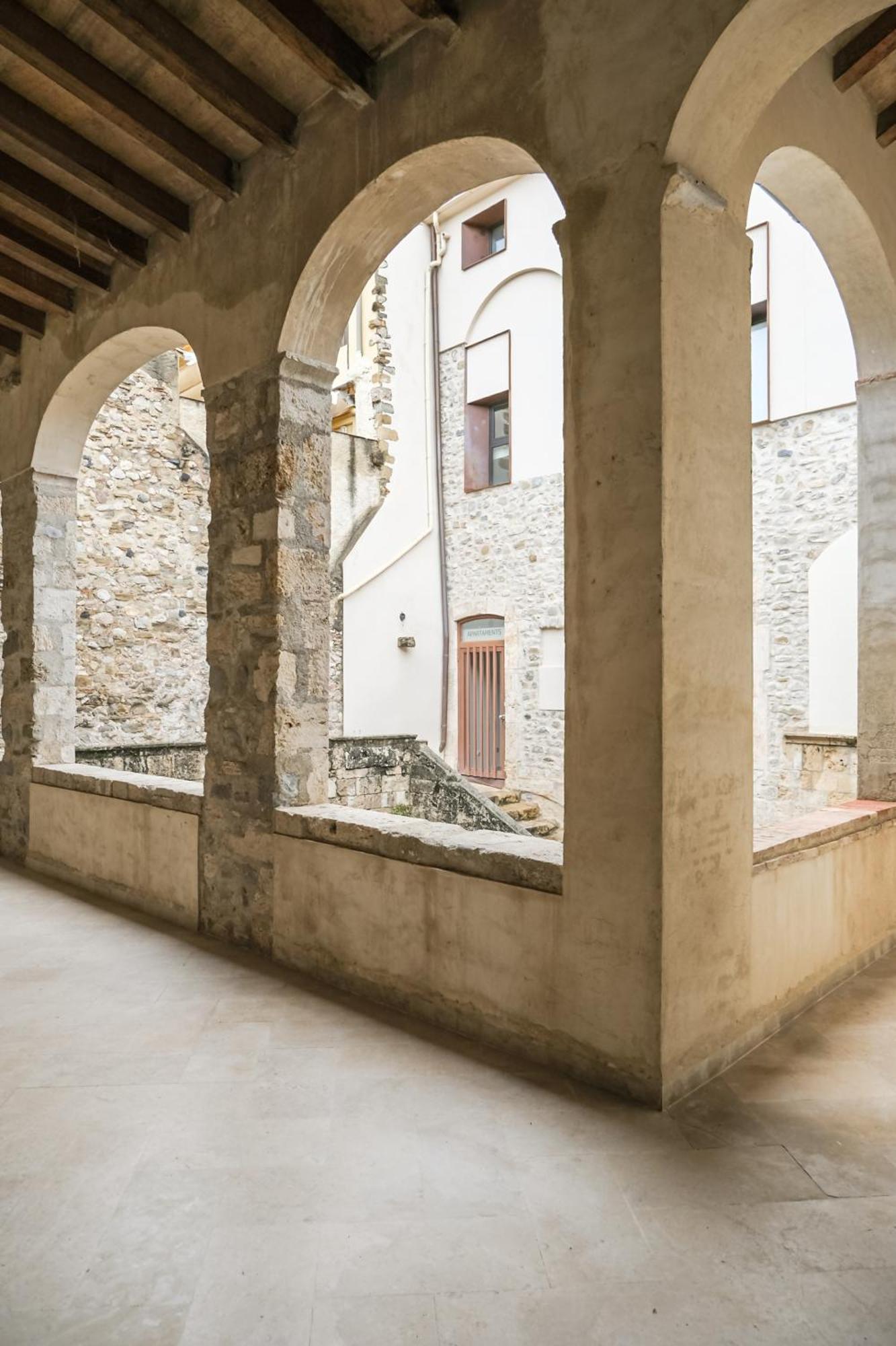 Besalu 21 New stylish apt on Plaça Llibertat Extérieur photo