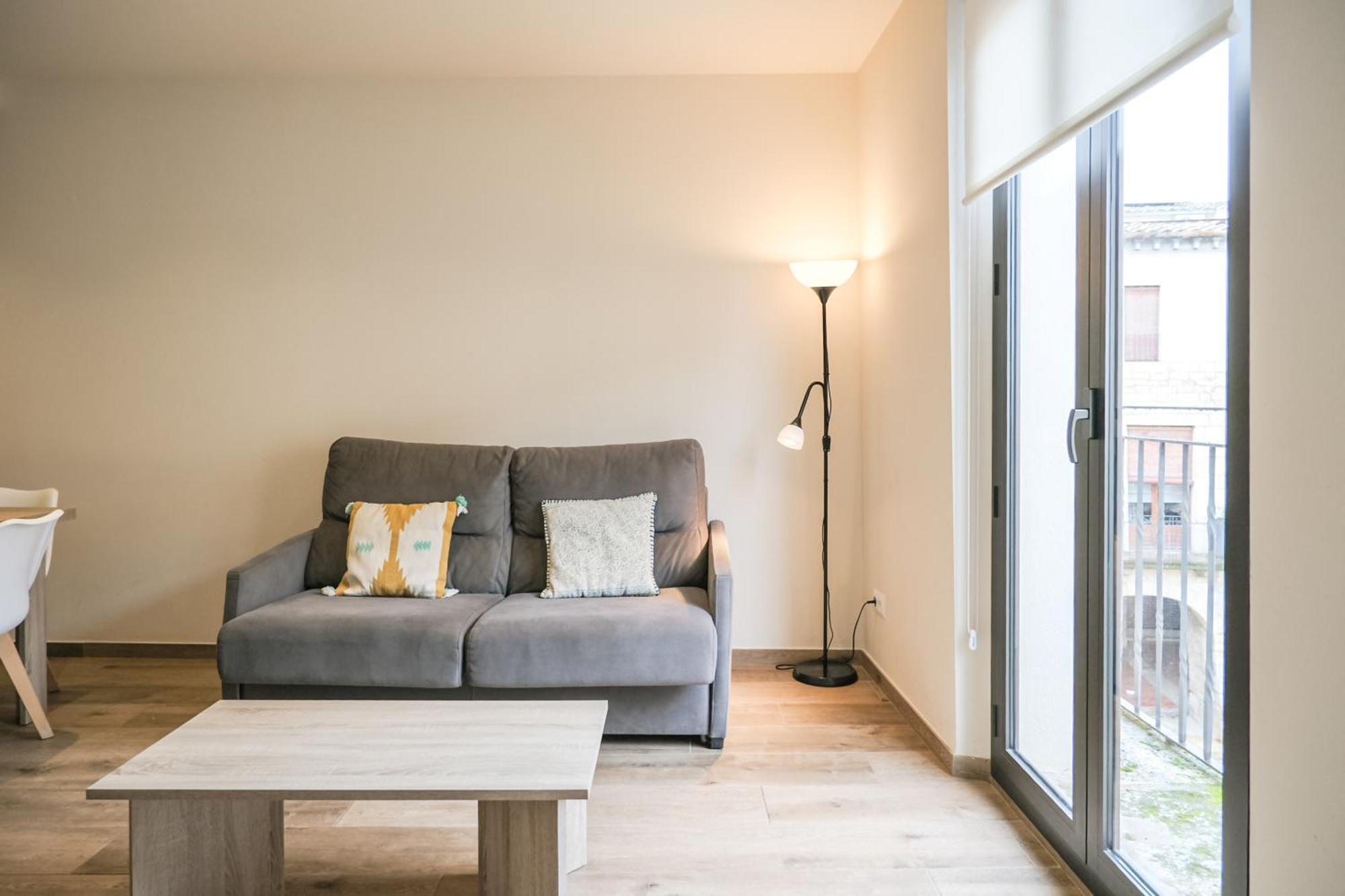 Besalu 21 New stylish apt on Plaça Llibertat Extérieur photo