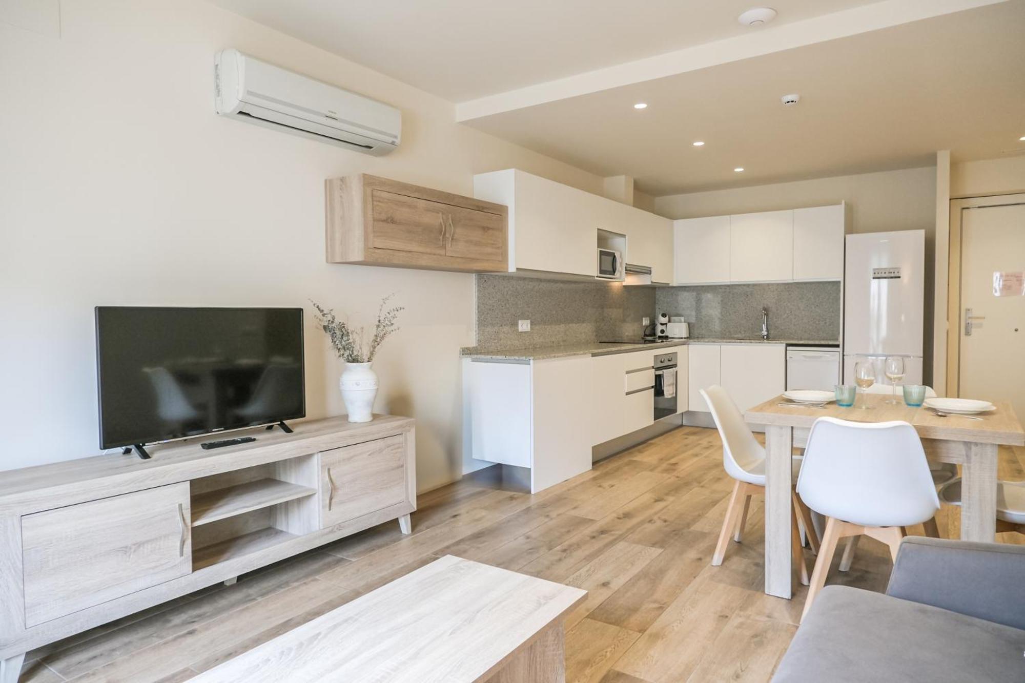Besalu 21 New stylish apt on Plaça Llibertat Extérieur photo