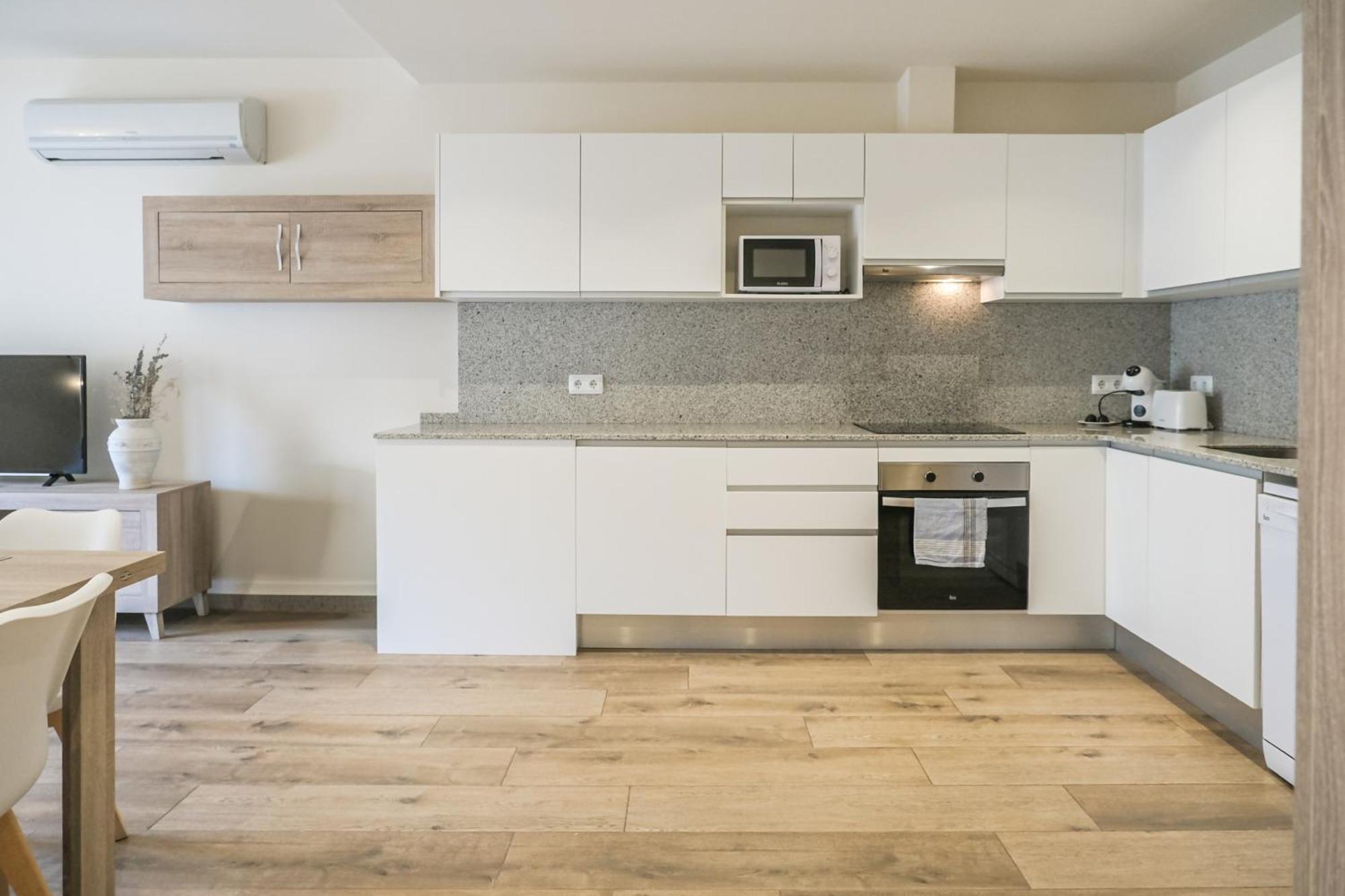 Besalu 21 New stylish apt on Plaça Llibertat Extérieur photo